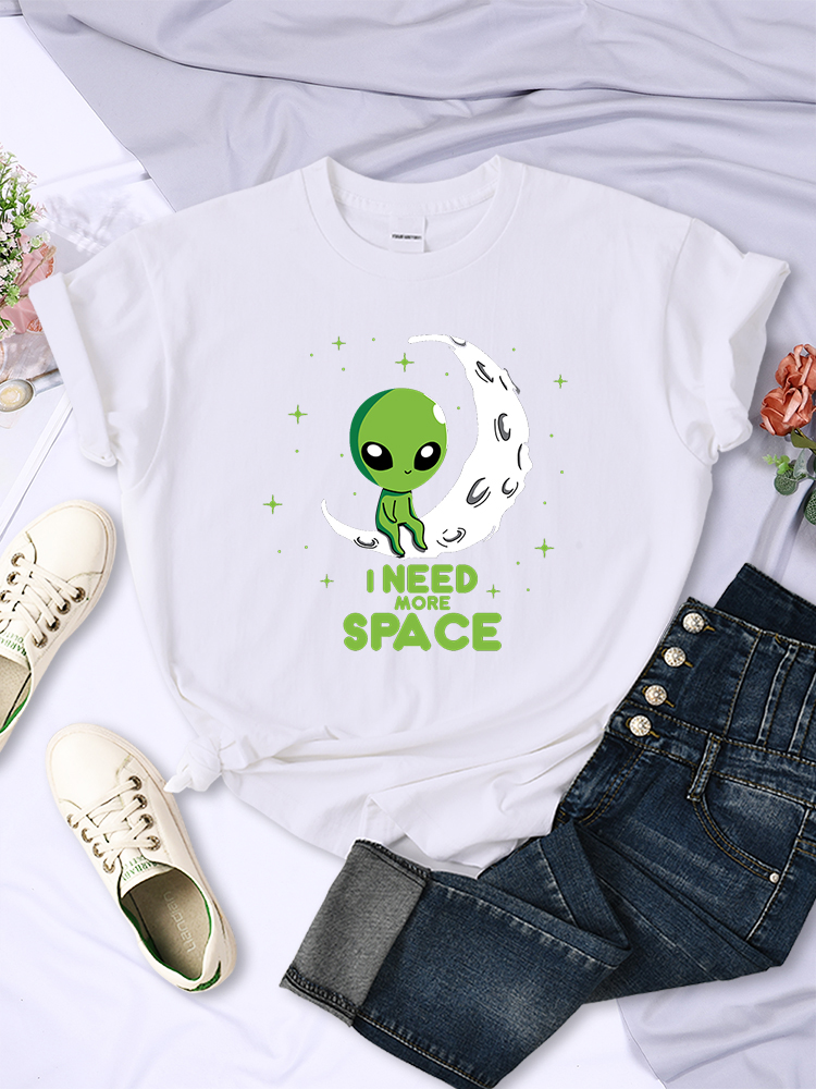 I Need More Space Green Alien  - Summer Clothing Needs recension och pris